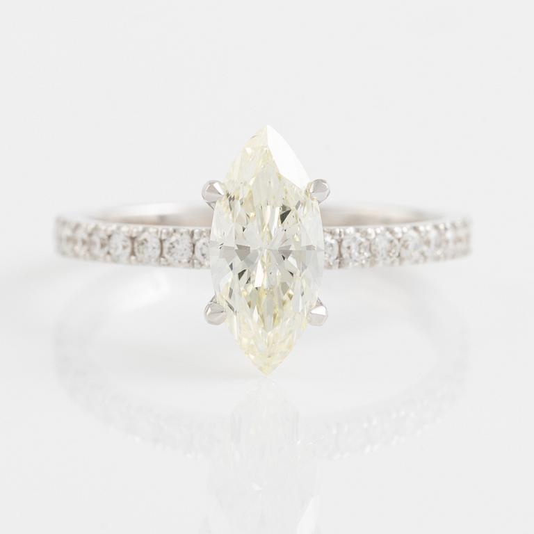 Marquise cut diamond ring, 1,02 ct.