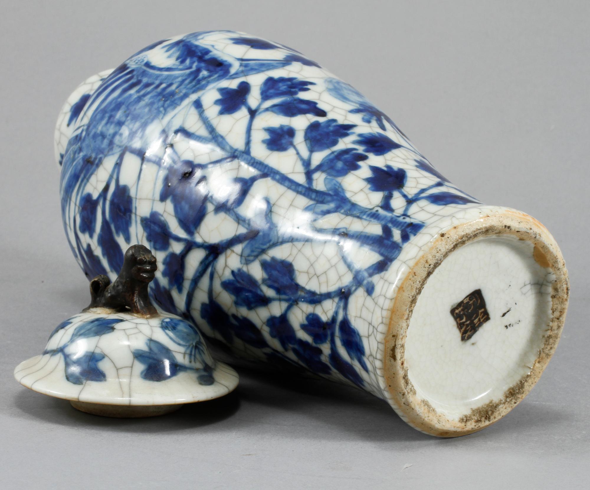 LOCKURNA, porslin, Kina, omkring år 1900.