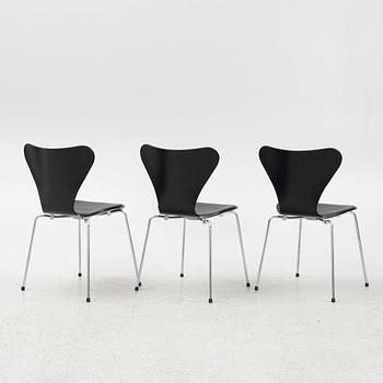 Arne Jacobsen, stolar 3 st, "Sjuan", Republic of  Fritz Hansen, 2017.