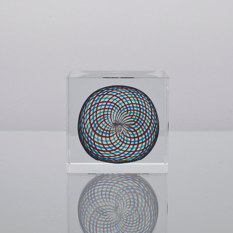 ÅRSKUB, glas, signerad Oiva Toikka, Notsjö 1994, numrerad 614/2000.