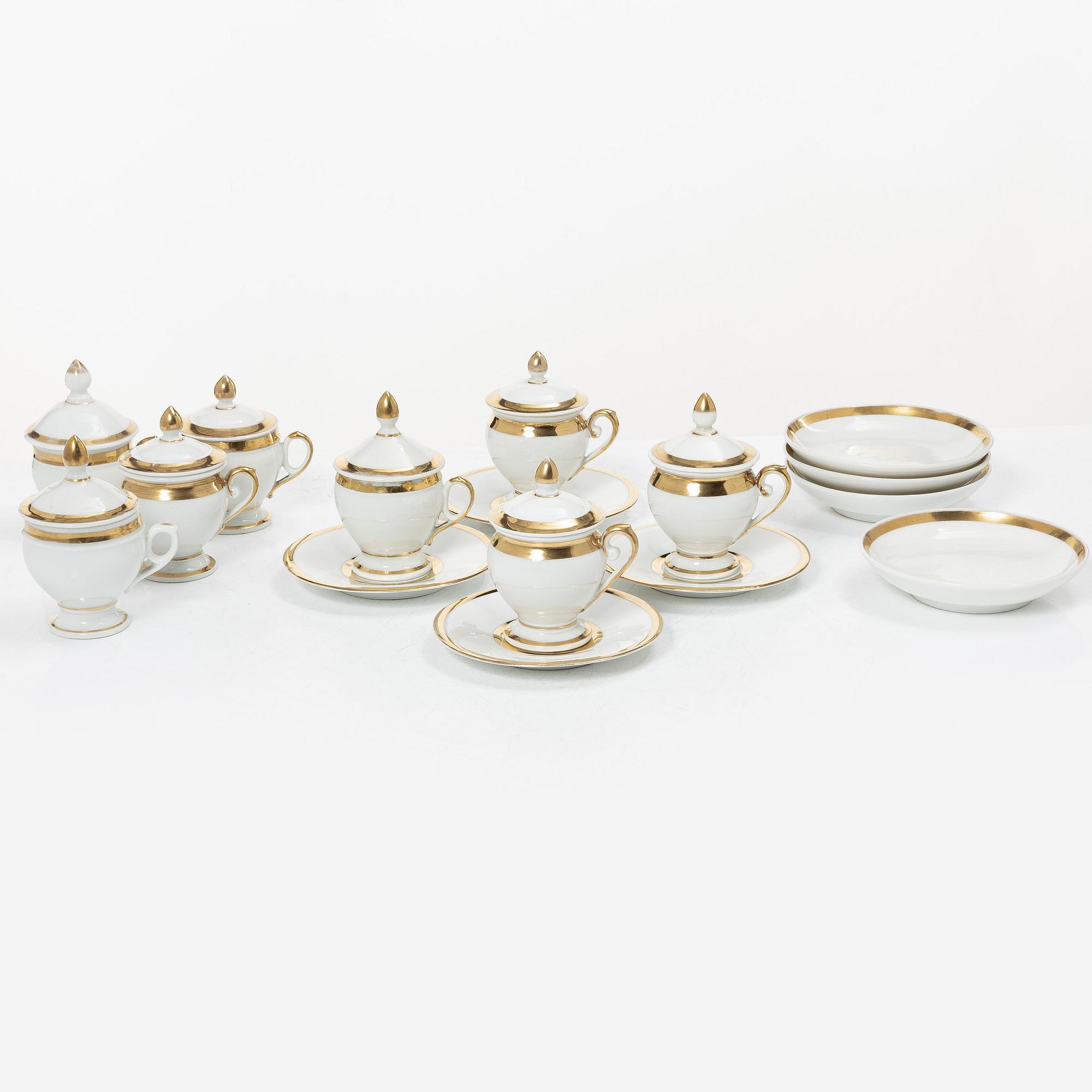 Creamers with lids and saucers, 8 pcs, Empire, first half of the 19th century.