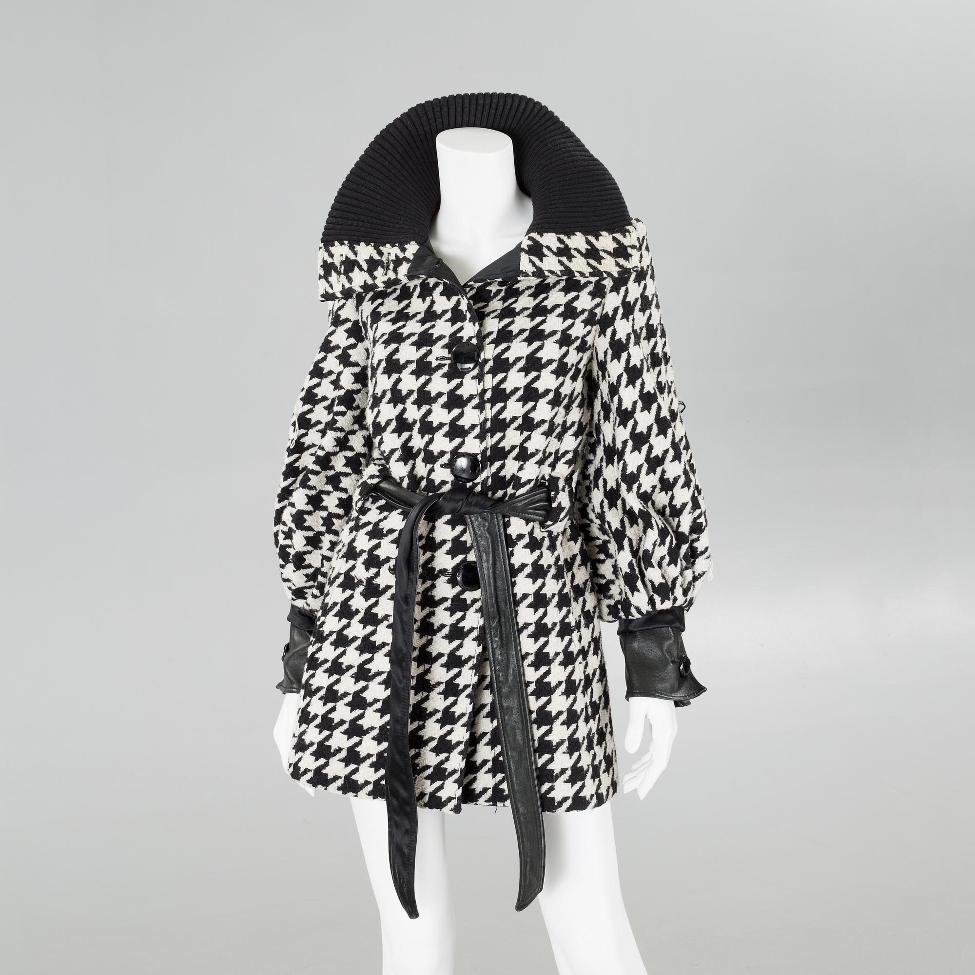 DOLCE & GABBANA, kappa, italiensk storlek 42.