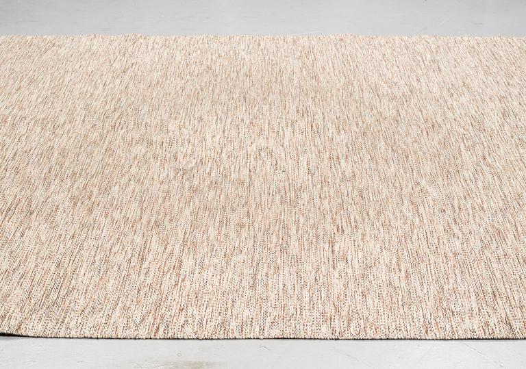 A CARPET, probably machine made, ca 281,5 x 281 cm, Kasthall.