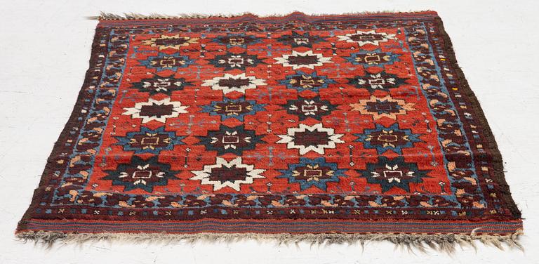 Matta, antik, sannolikt Turkmenistan, ca 113 x 93 cm.