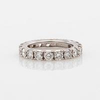 Ring, full eternity band in 18K white gold set with round brilliant-cut diamonds.