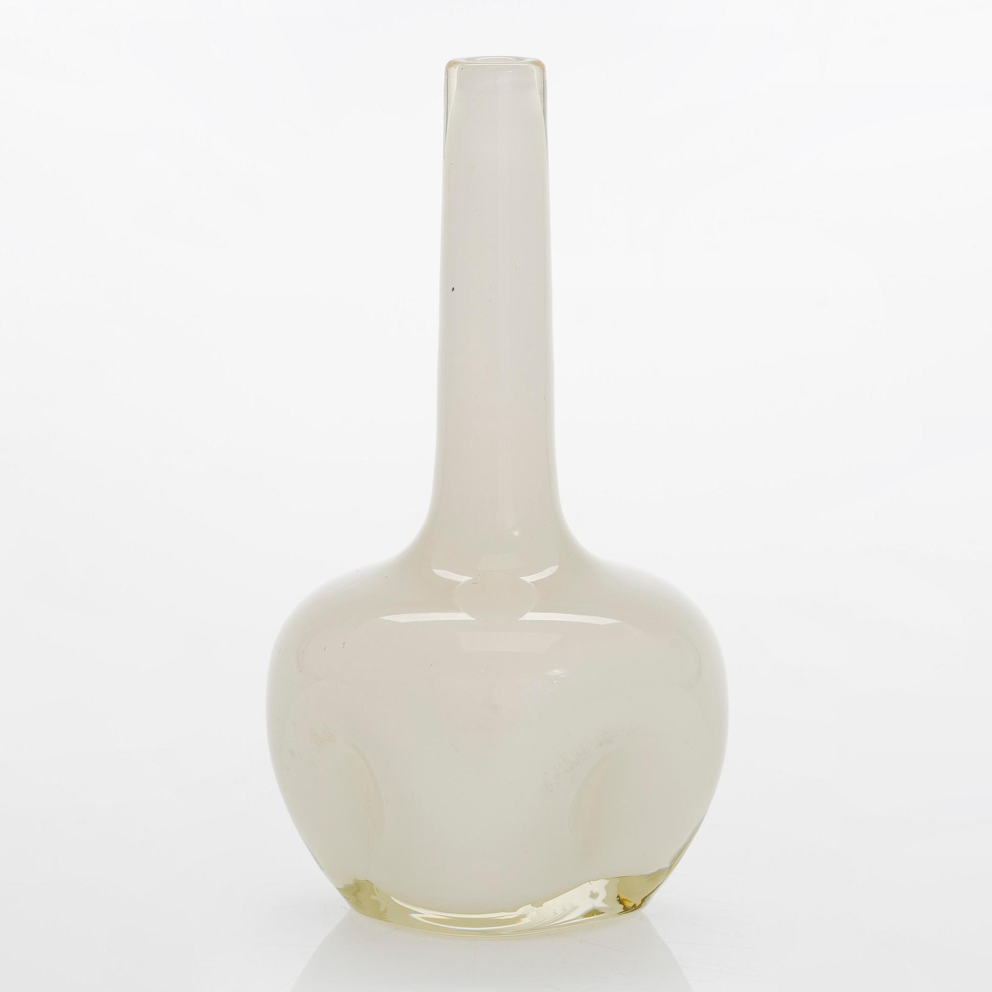 Runar Engblom, maljakko, lasia, signeerattu Runar Engblom Riihimäen Lasi Oy. 1940-luku.