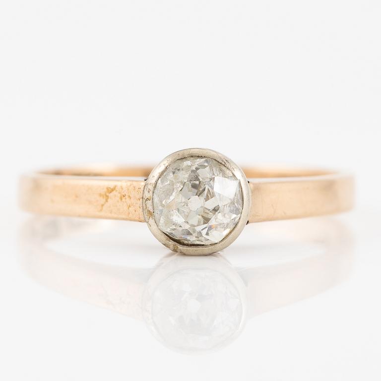 Ring, 14K gold, with old-cut diamond.