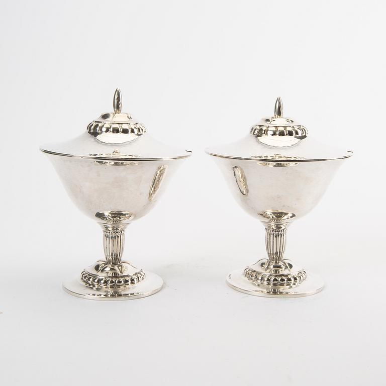 A 20th century pair of sivler suger bowls mark of CF Carlman Stockholm 1917 total weight 570 grams.