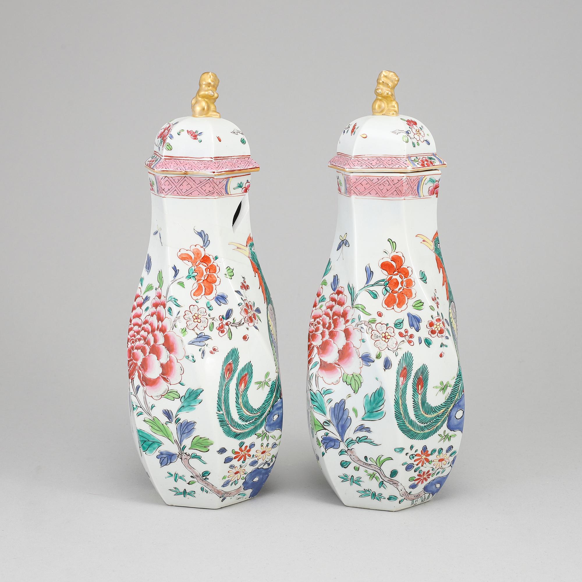 A pair of Samson vases with cover, France, circa 1900.