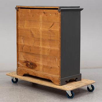 A painted chest of drawers, early 20the Century.