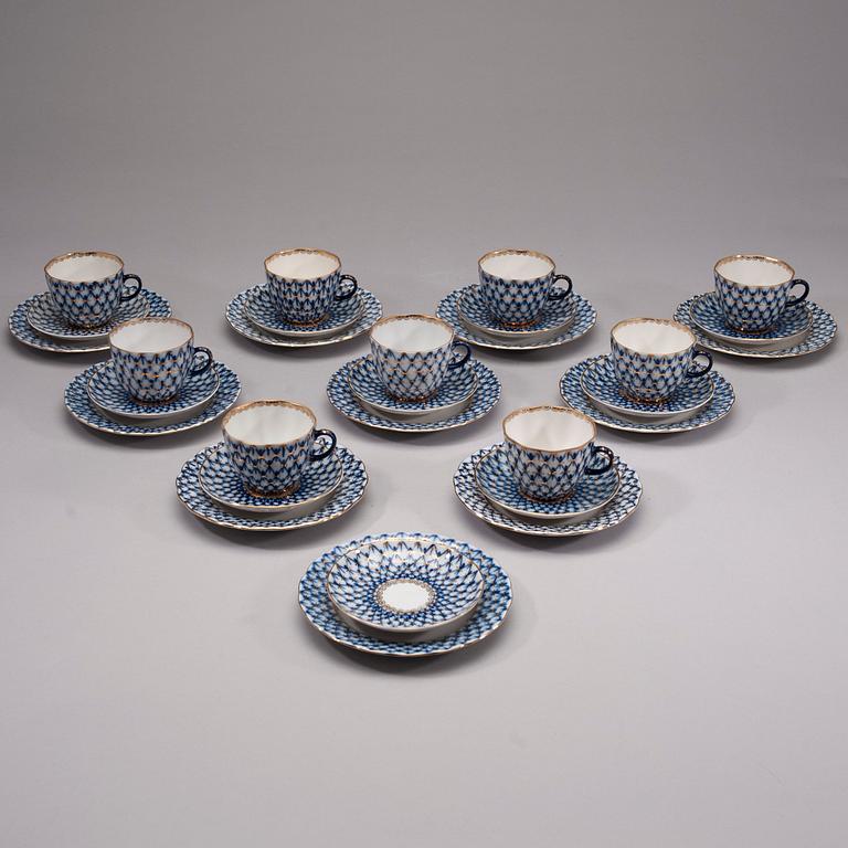 KAFFESERVIS, 19 delar, porslin, "Cobalt net", Lomonosov, Sovjet 1960-70-tal.