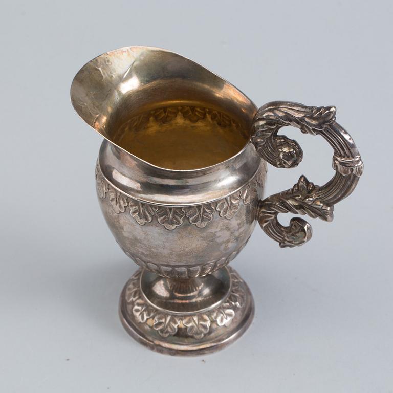 MJÖLKKANNA, silver, Claes Christian Carlén, Borås, 1841. Vikt ca 182 g.