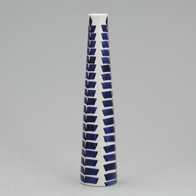 VAS, fajans Stig Lindberg samt VAS, porslin, Karin Björqvist Gustavsberg, 1950-tal.