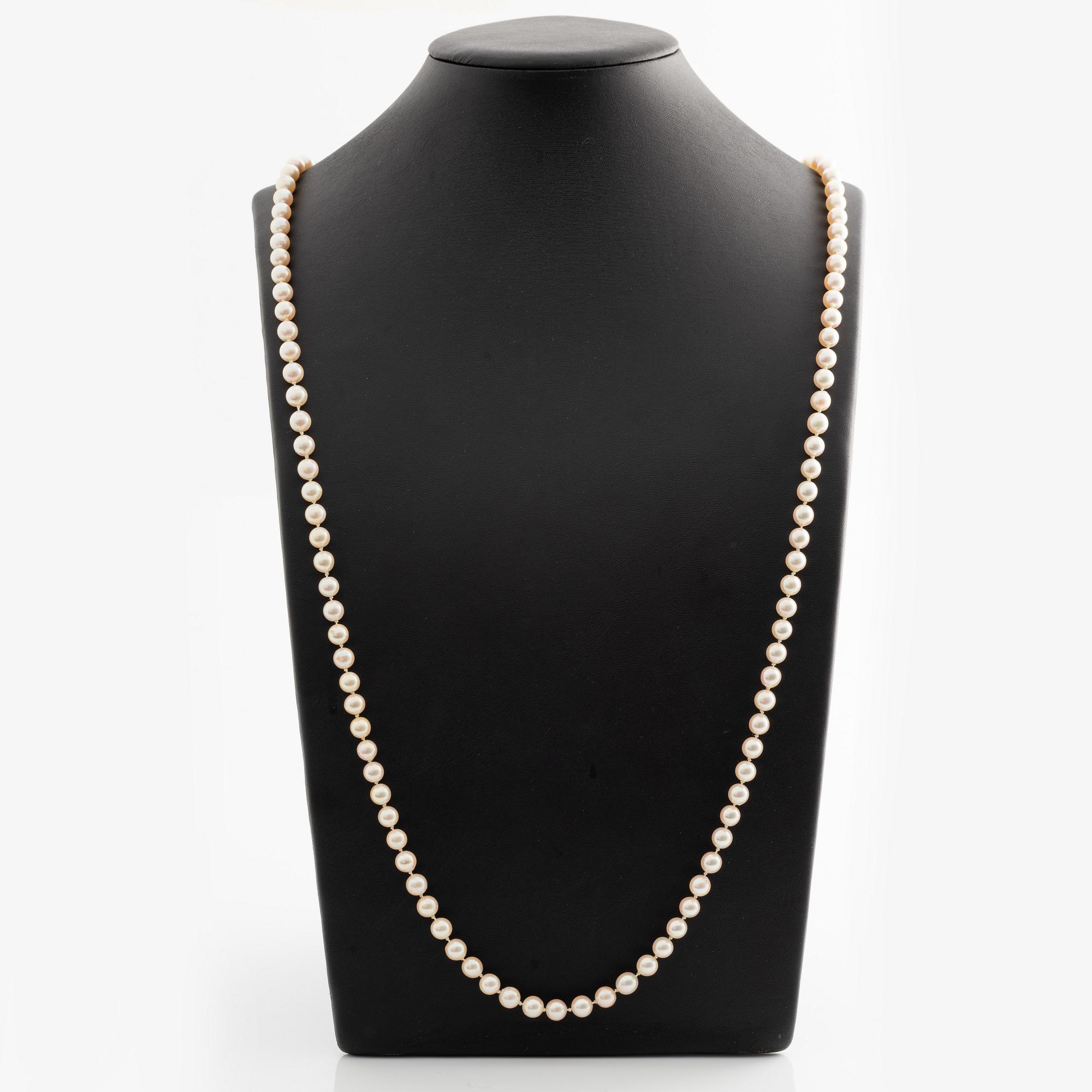 Collier odlade pärlor lås 14K guld med diamanter.