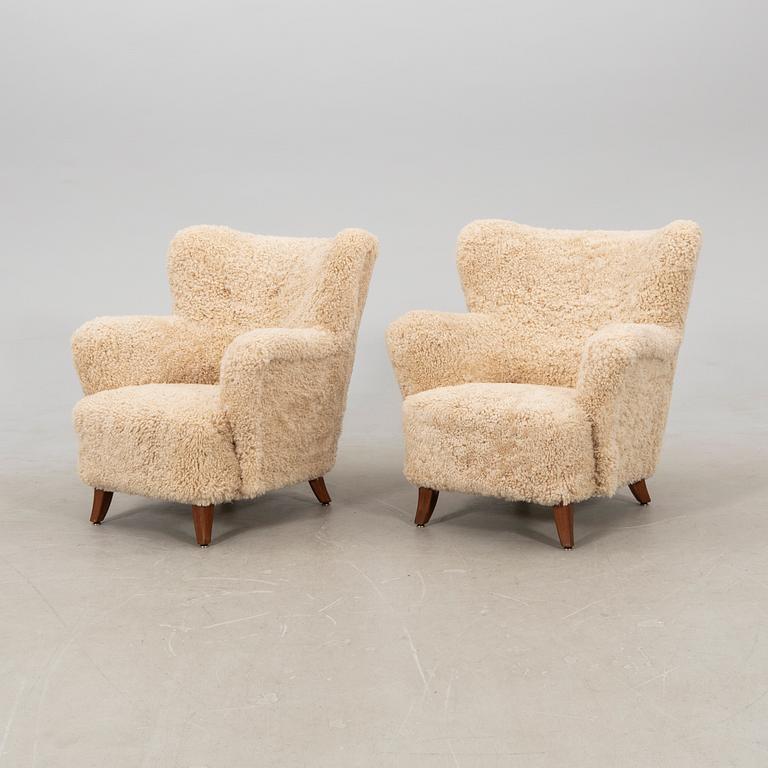 Ilmari Lappalainen, a pair of armchairs, for Asko.