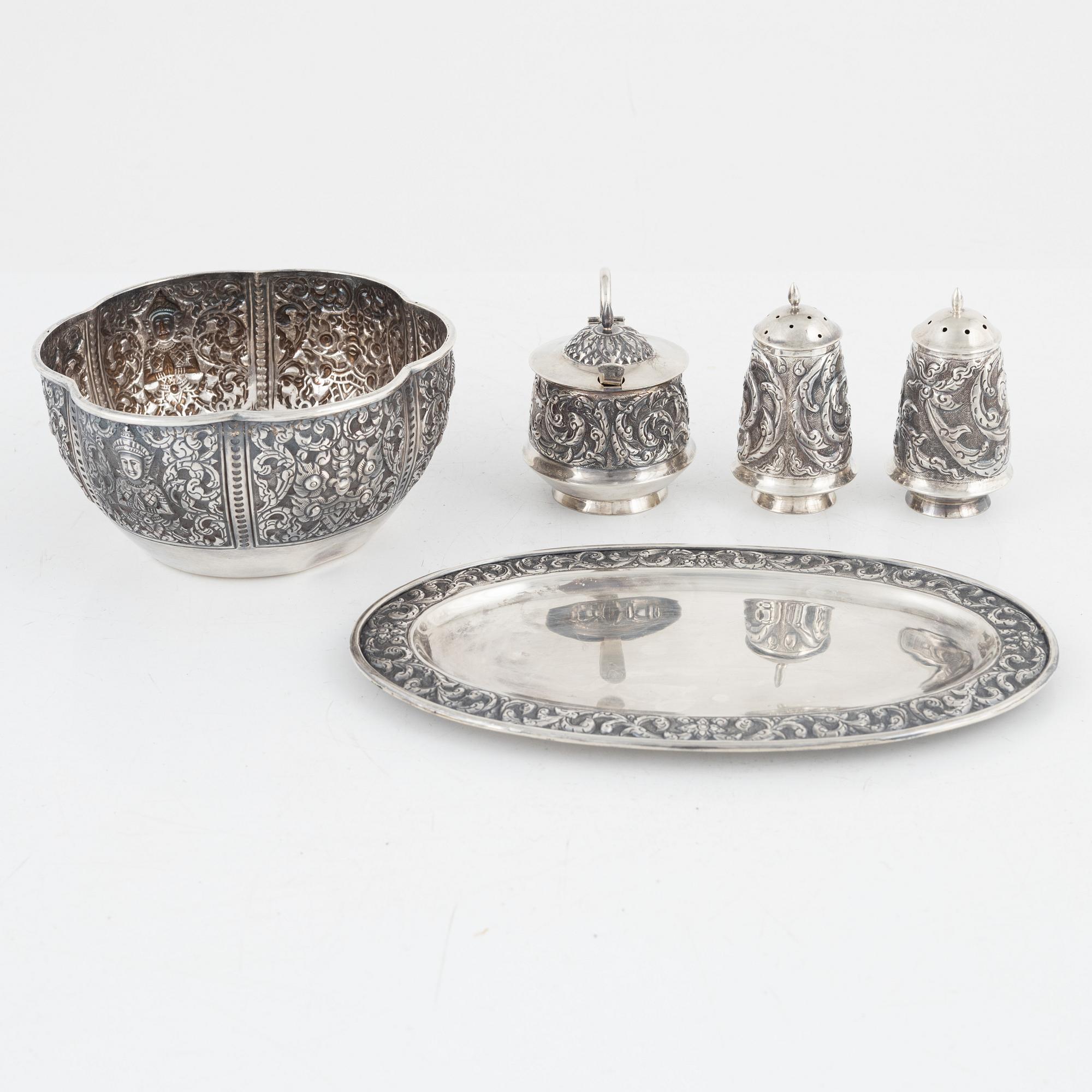 Kryddställ på bricka, samt skål, sterlingsilver, Thailand.