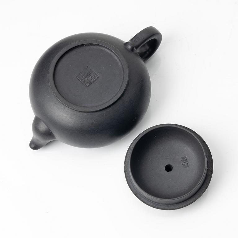 Zhou Guizhen, A blue yixing teapot, China, 1980s.