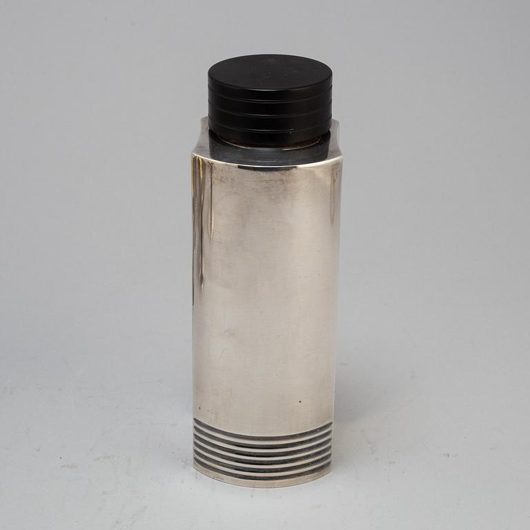 FOLKE ARSTRÖM, a silver plated cocktail shaker and eight glasses from GAB.