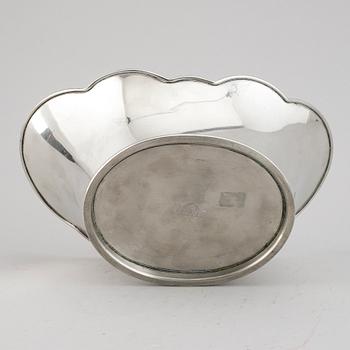 NILS FOUGSTEDT, a pewter jardiniere, Firma Svenskt Tenn Stockholm 1930.