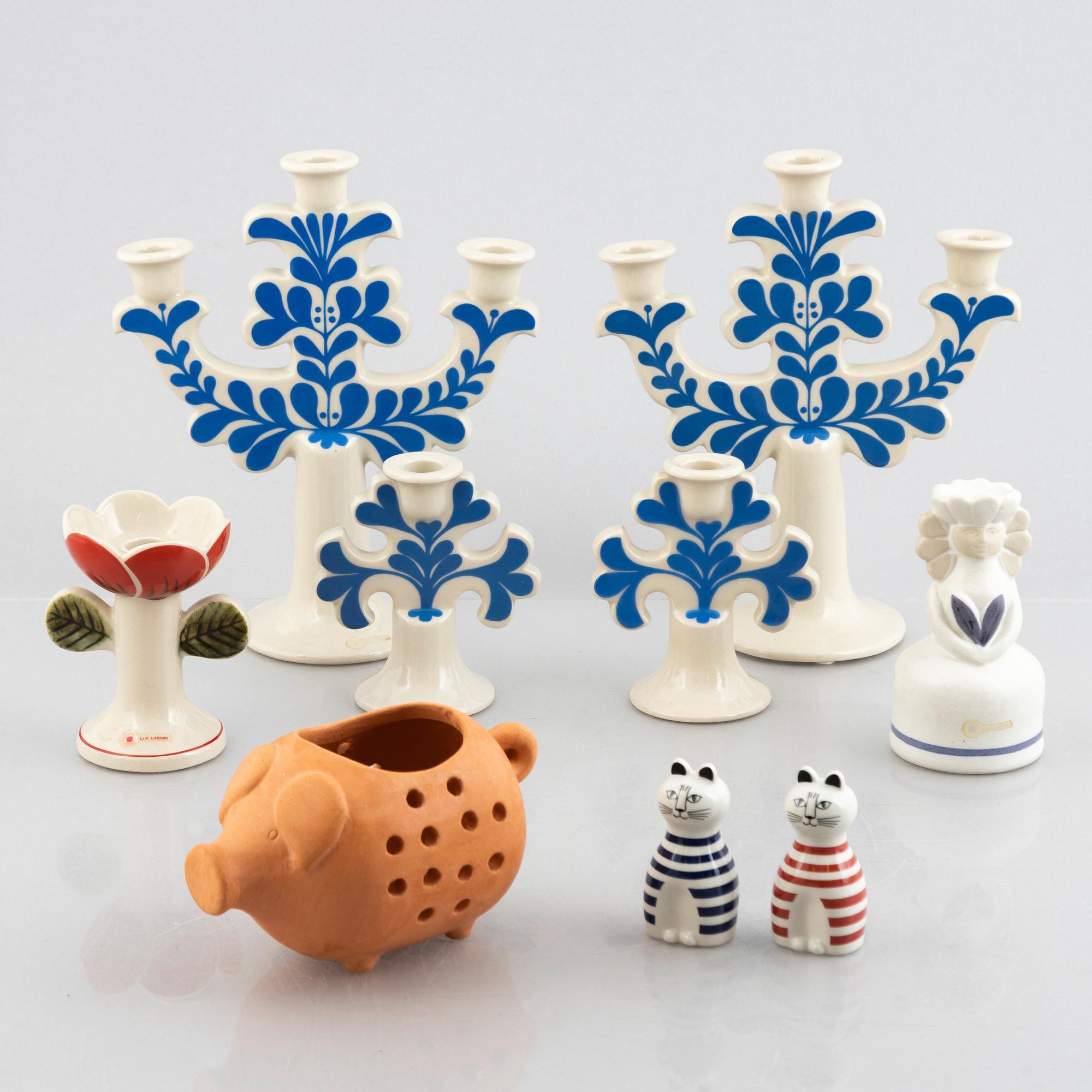 Lisa Larson, ljusstakar, 6 st, ljuslykta samt salt- och pepparströare, stengods och majolika, bl.a. Höganäs.
