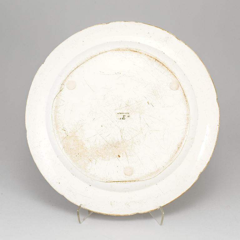 FAT, flintgods. Rörstrand, 1700-talets slut, samt SÅSSNIPA, troligen 1800-tal.