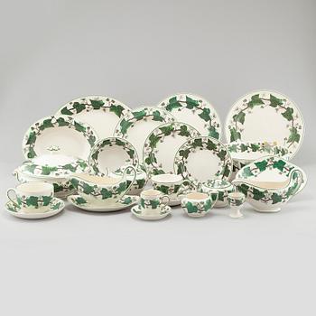 SERVISDELAR, 100 delar, flintgods, "Napoleon Ivy (Queen's Ware)", Wedgewood, 1900-talets andra hälft.