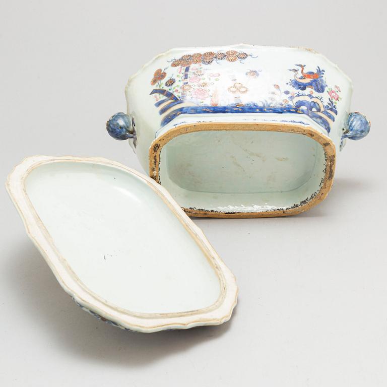 A famille rose tureen with cover, Qing dynasty, Qianlong (1736-95).