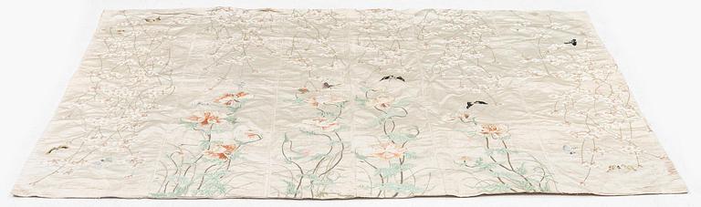 A large Chinese silk embroidery, Qing dynasty (1644-1912). (measure 143 x 180 cm).