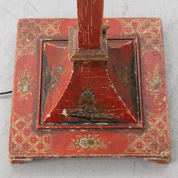 A chinoiserie floor lamp, 20th century.