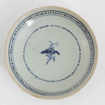 A Chinese blue and white porcelain bowl and a small dish, Qing dynasty, Kangxi (1662-1722).