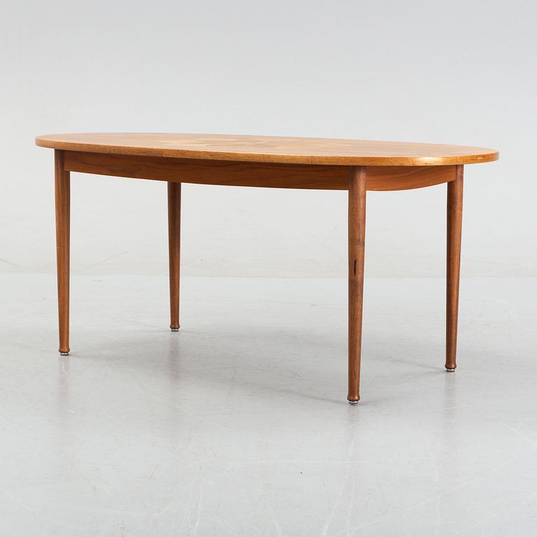 A walnut veneered coffee table from Seffle Möbelfabrik, mid 20th Century.
