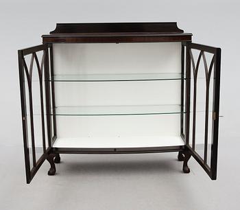 VITRINSKÅP, England, 1900-talets första hälft.