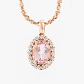 Pendant with chain in 14K rose gold with a faceted morganite and round brilliant-cut diamonds.