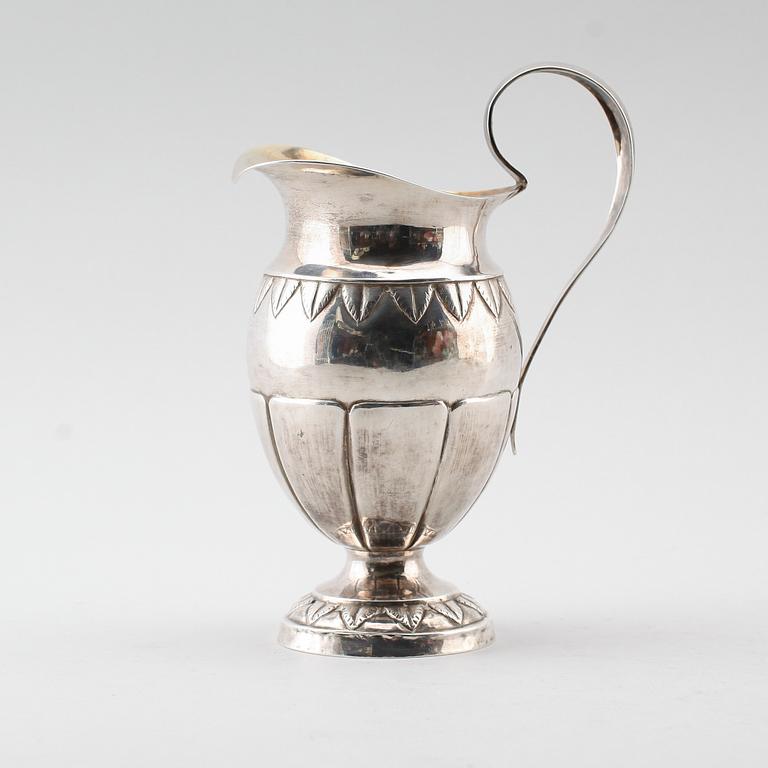 GRÄDDKANNA, silver, Erik Gustaf Stenquist, Enköping 1852. Vikt ca 170 gram.