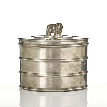 Sylvia Stave, burk med lock, modell 5278, C.G. Hallberg, Stockholm, 1933.