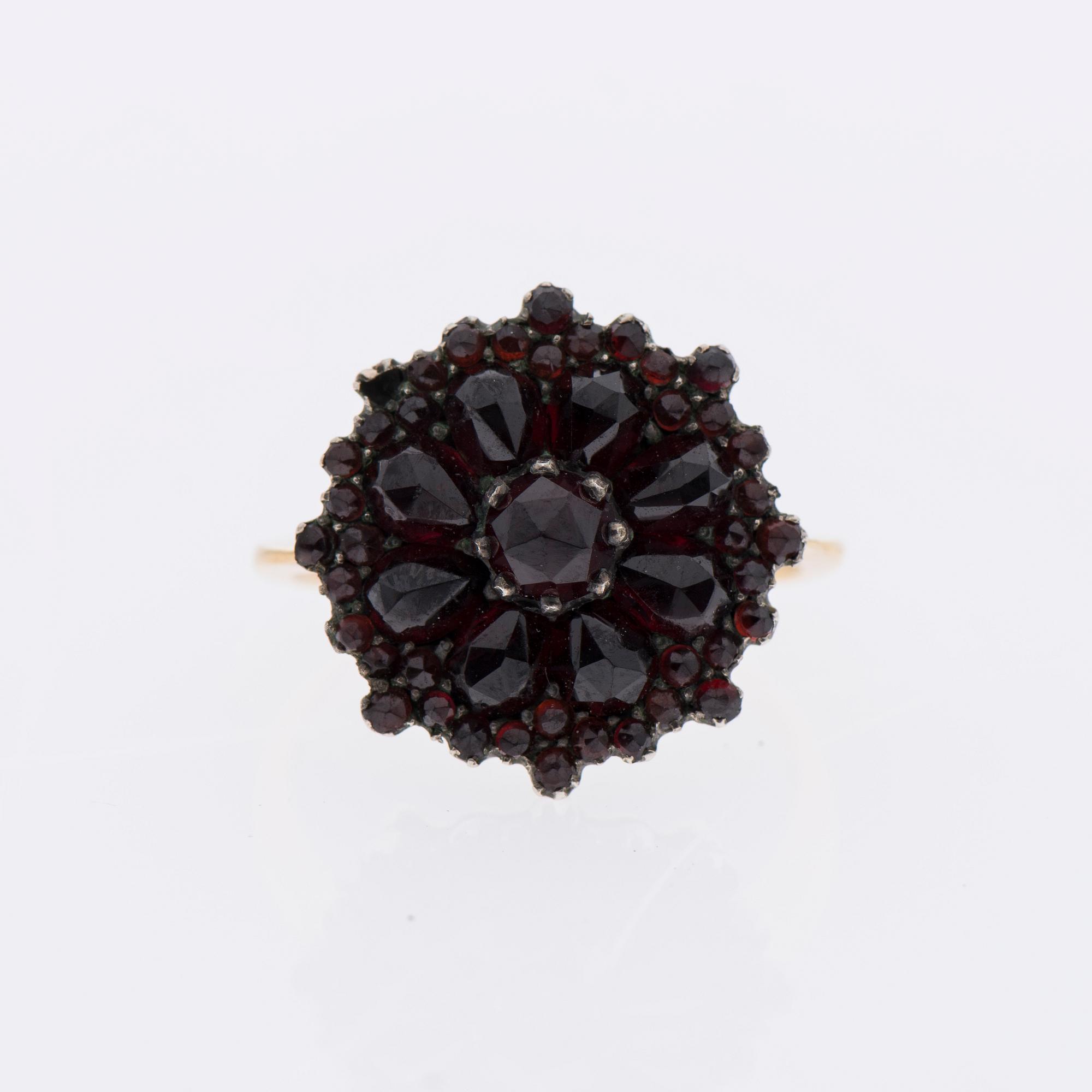 RING, guld (56) / silver, granater ca 3,5 ct. Ryska stämplar.