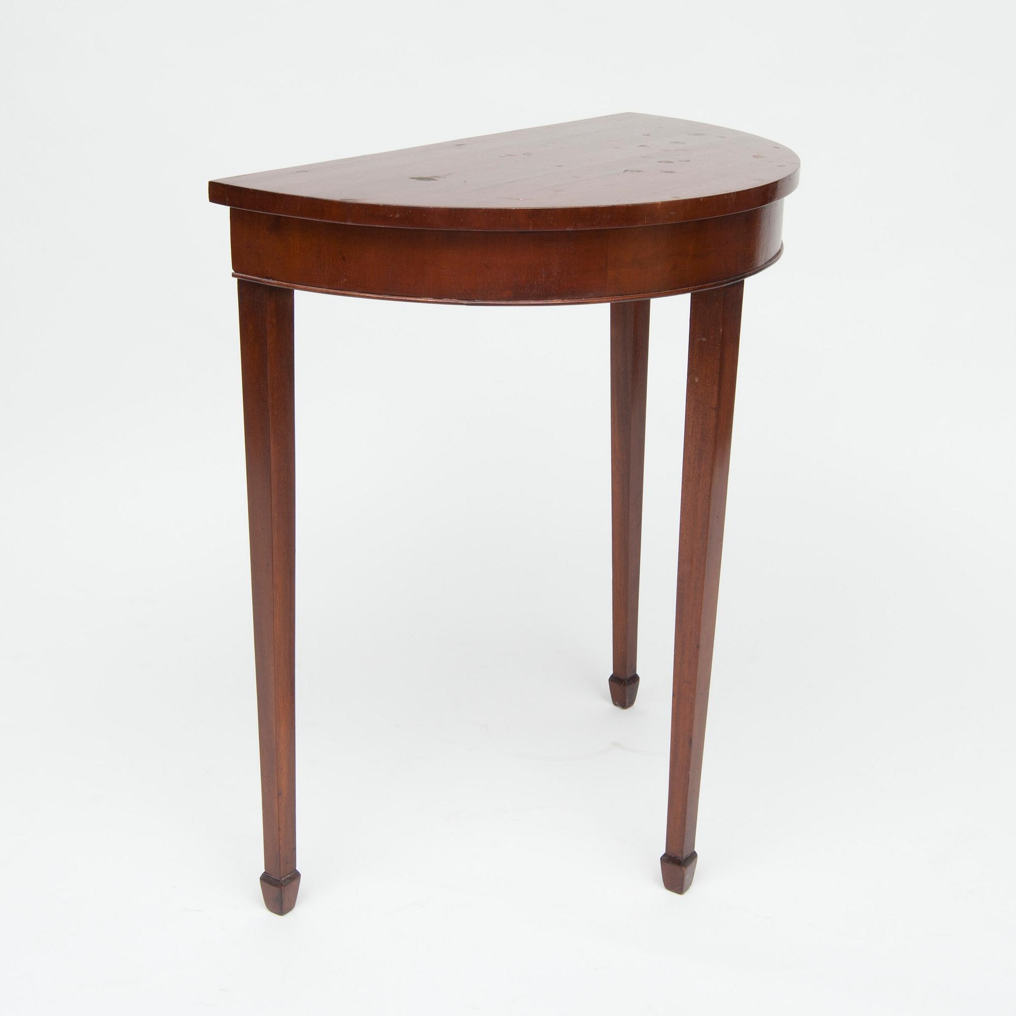 BORD, gustaviansk stil, 1900-talets början.