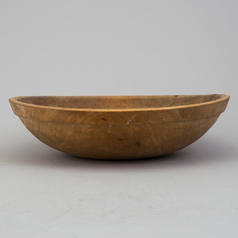 A 18/19th century wooden box and bowl.