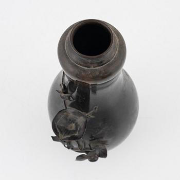 A Japanese bronze Vase, Meiji (1868-1912).
