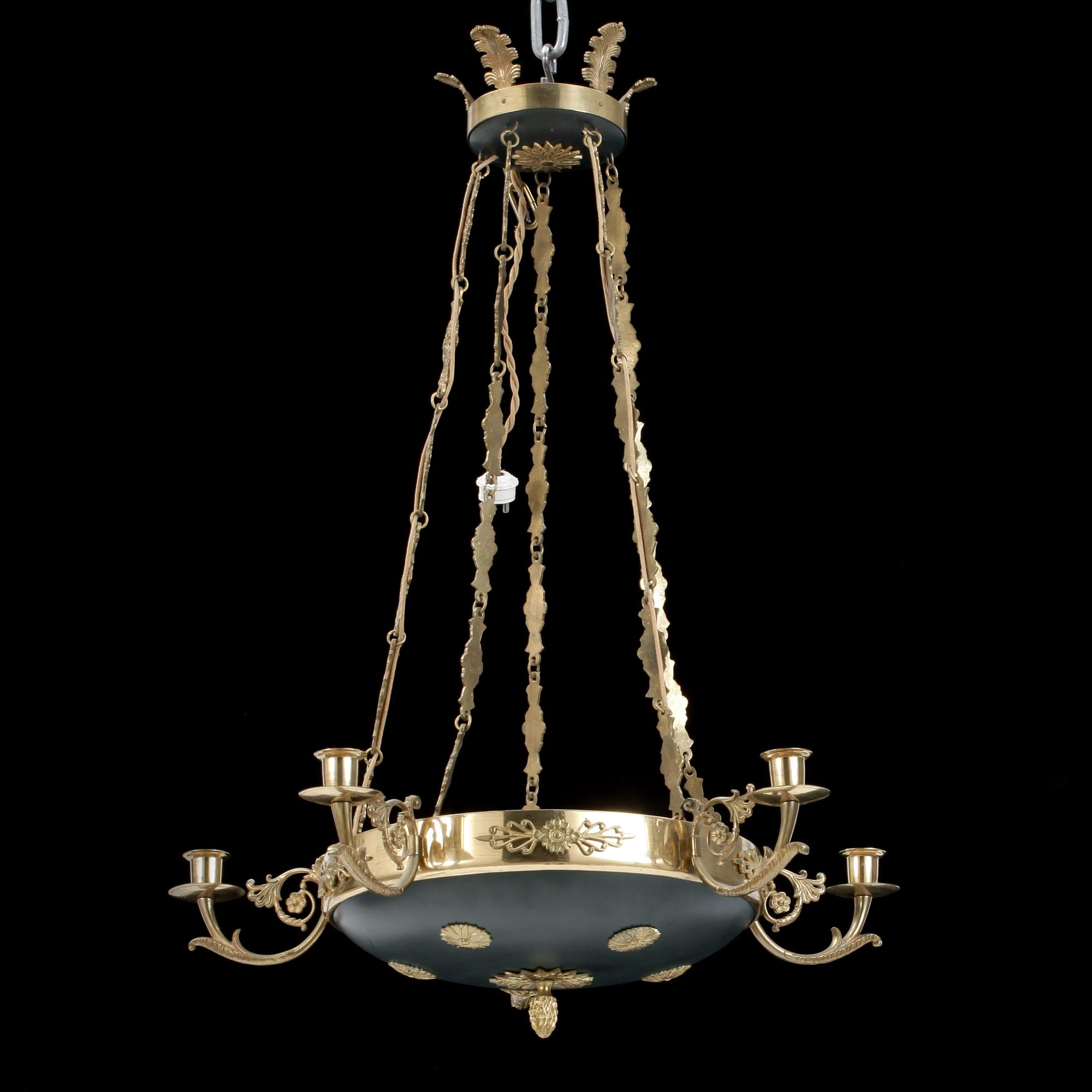 TAKAMPEL, mässing, empirestil, 1900-talets andra hälft. Höjd ca 72 cm.