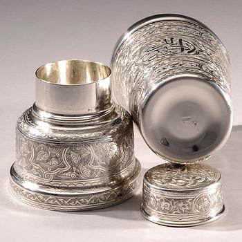 SHAKER, silver, orientalisk, bär finska kontrollstäplar 1988. Totalvikt ca 437 g.
