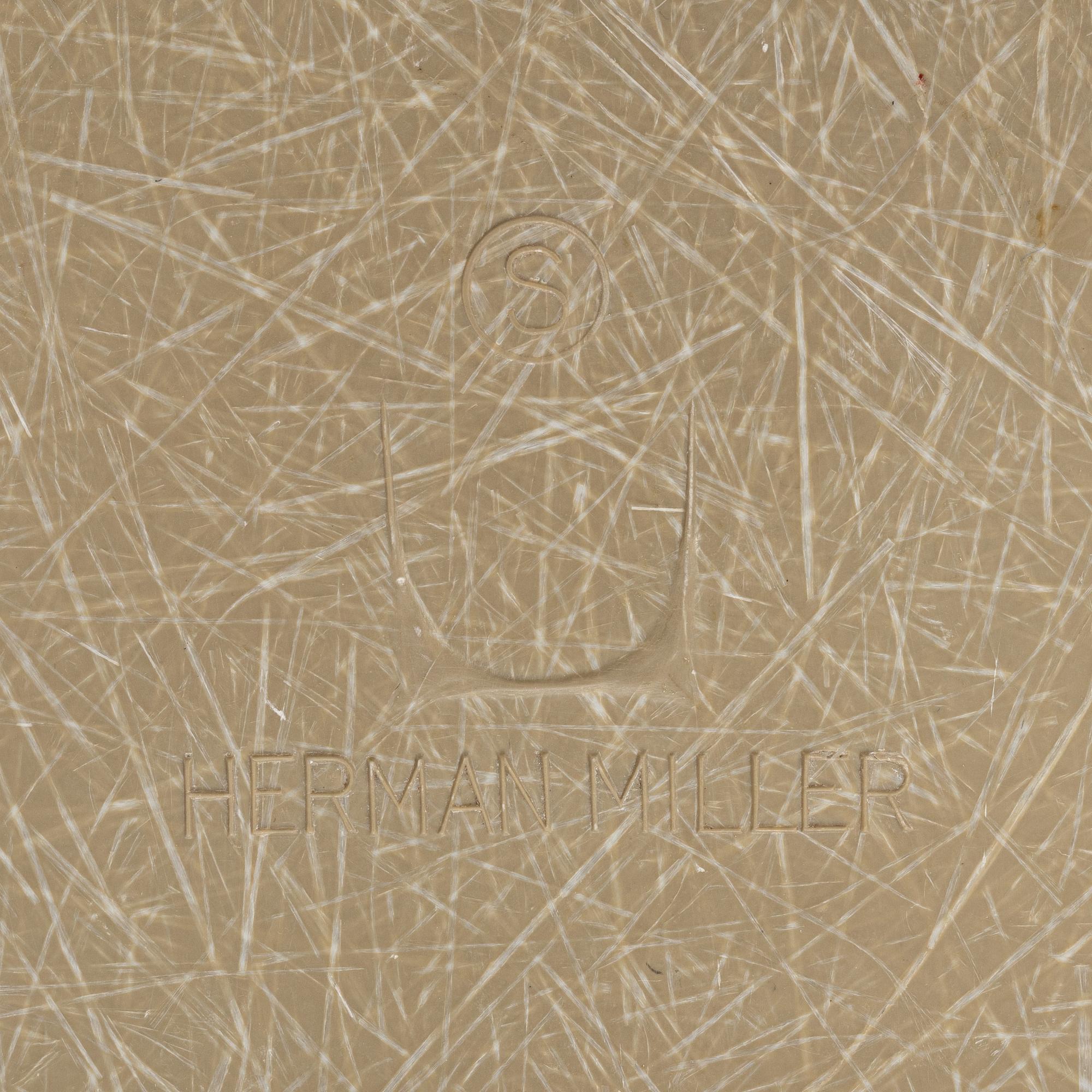 Charles & Ray Eames, stolar, 4 st, "Plastic Chair DSW", Herman Miller, 1900-talets andra hälft.