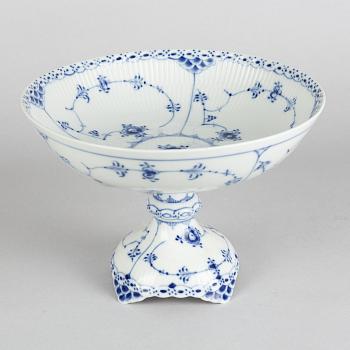 A 'Blue Fluted Half Lace' porcelain centerpiece bowl, Royal Copenhagen, model 513, 1962.