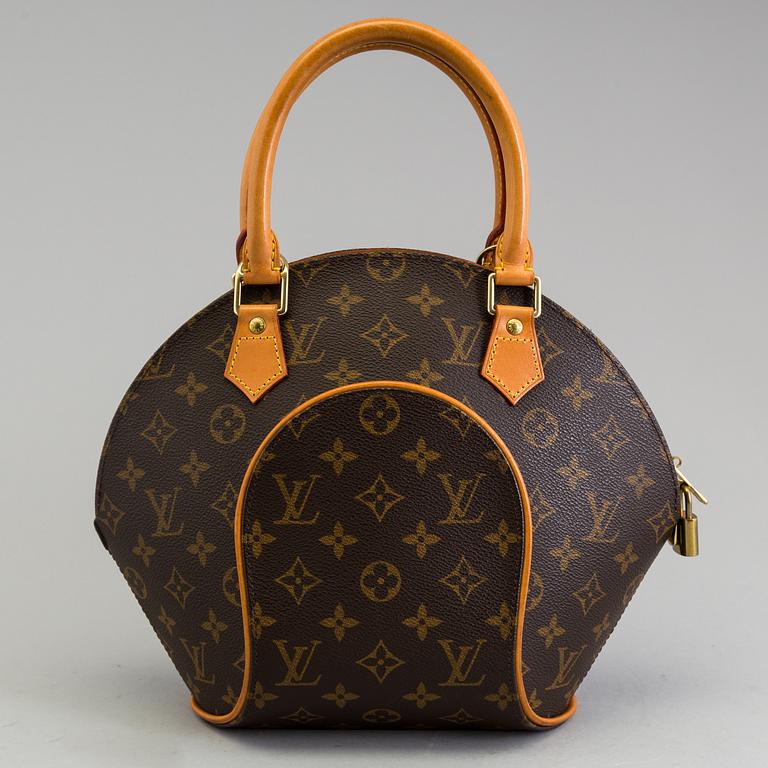 A monogram canvas' Ellipse' bag from Louis Vuitton.