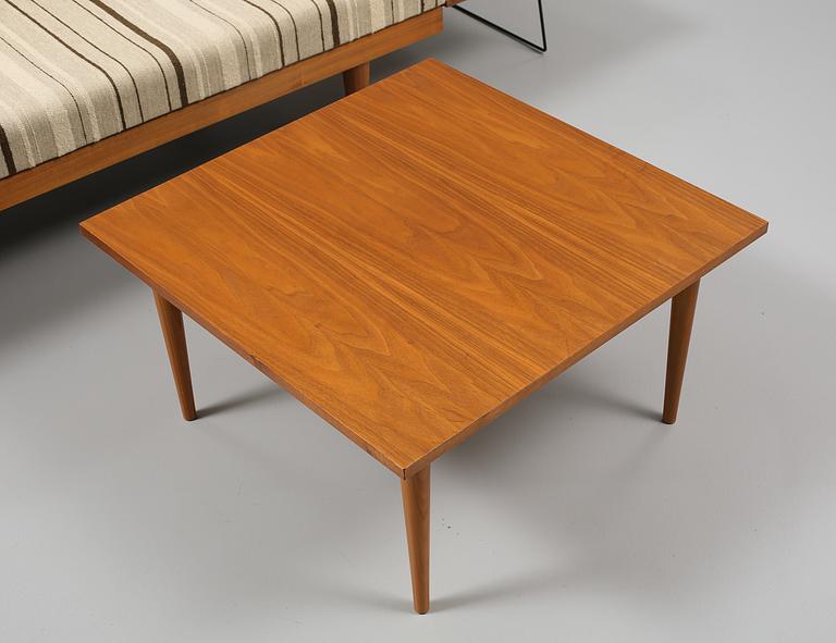 DAGBÄDD samt SIDOBORD, Ekornes Svane, Norge, 1900-talets andra hälft.