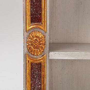 Bokhylla, gustaviansk stil, 1900-talets första hälft.