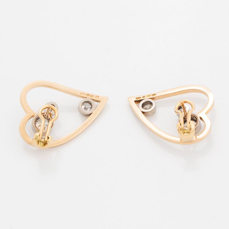 WA Bolin a pair of earrings in 18K gold and white gold set with round brilliant-cut diamonds.
