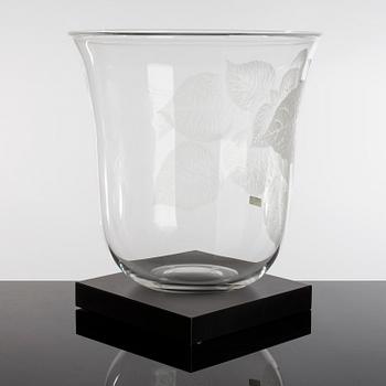 LISA BAUER, vase, glass, signed, Kosta Boda, 1984.