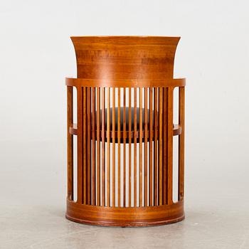 FRANK LLOYD WRIGHT, karmstol, modellnr 606 "Barrel Chair", Cassina 1986.