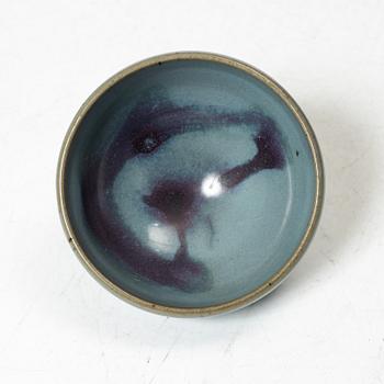 A Chinese Jun glazed bowl with a purple splash, late Qing dynasty / early 1900s.